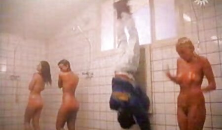 Het is gratis sexfilms lesbisch mooi om een man te zien masturberen in de douche en hij kan het niet meer weerstaan.
